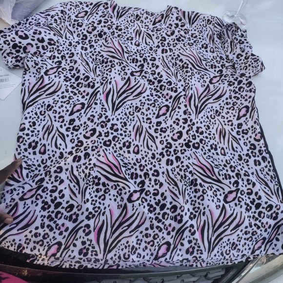 Zebra Scrub top - Picture 3 of 4